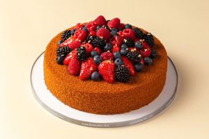 Торт Сметанник с ягодами